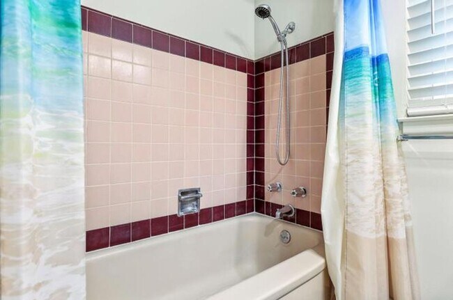 Building Photo - 2044-2046 Mayfair Dr W