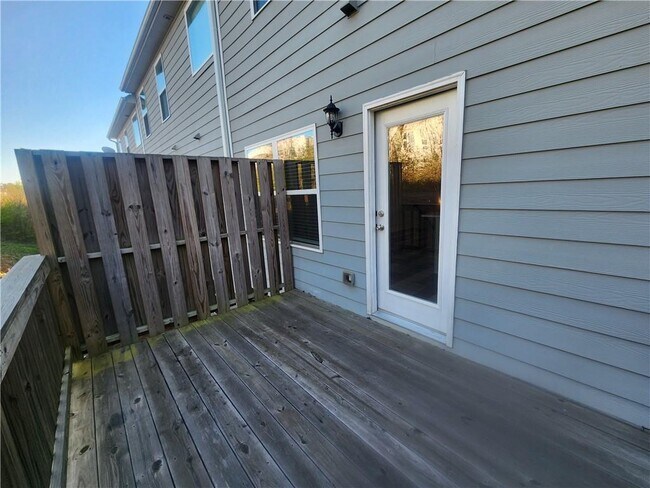 Building Photo - 187 Plaza Park Walk