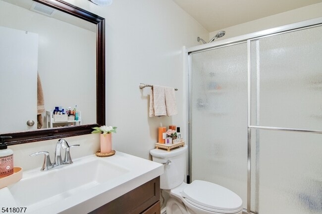 Building Photo - 660 Bloomfield Ave