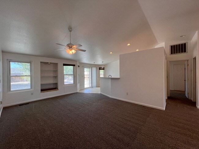 Building Photo - Quaint 3 Bedroom Fernley Home