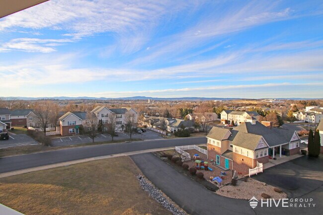Building Photo - Beautiful Rental with Scenic Views Just Minutes from Downtown Harrisonburg!