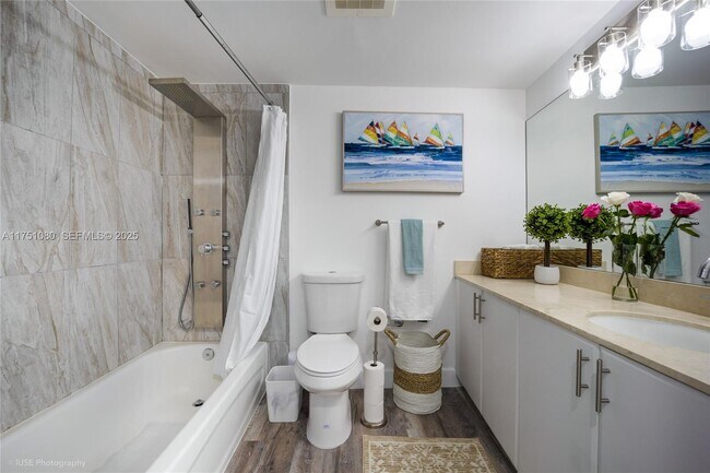 Building Photo - 1750 N Bayshore Dr