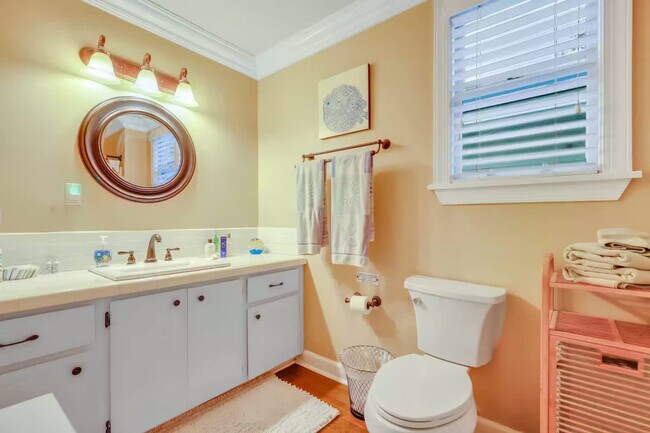 Building Photo - 524 E Duffy St