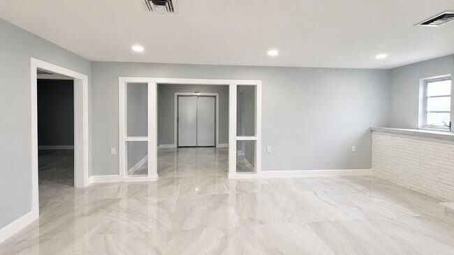 Building Photo - 4894 Cyprus Ln