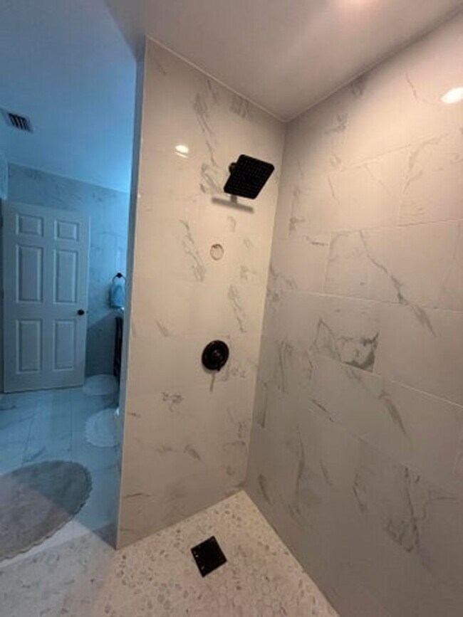 Building Photo - 325 Knotty Wood Ln