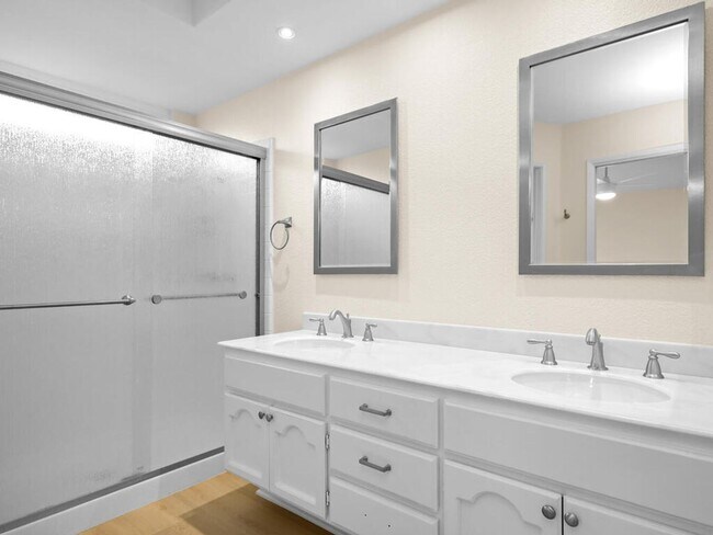 Building Photo - Harbor Pointe - Carlsbad gated community less than one mile to the beach