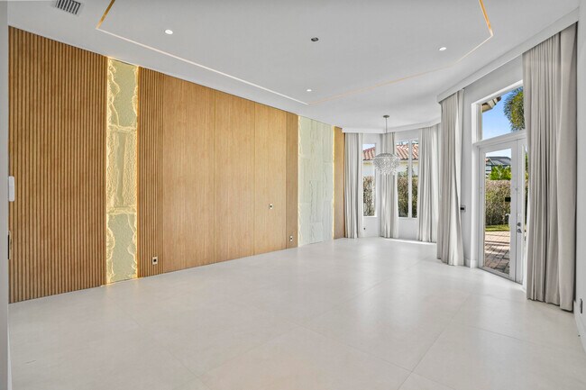 Building Photo - 3201 E Stonebrook Cir