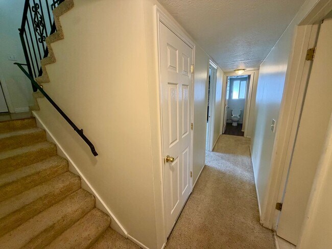 Building Photo - 5721 Highland Dr