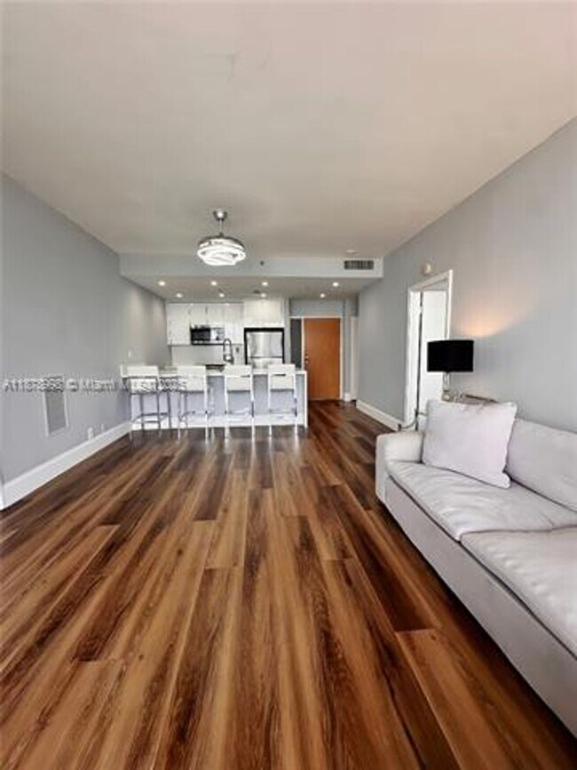 Building Photo - 7601 E Treasure Dr
