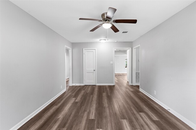 Building Photo - 1104 Southampton Dr