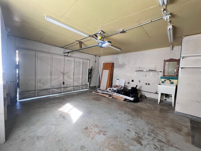 Building Photo - 37565 2nd St