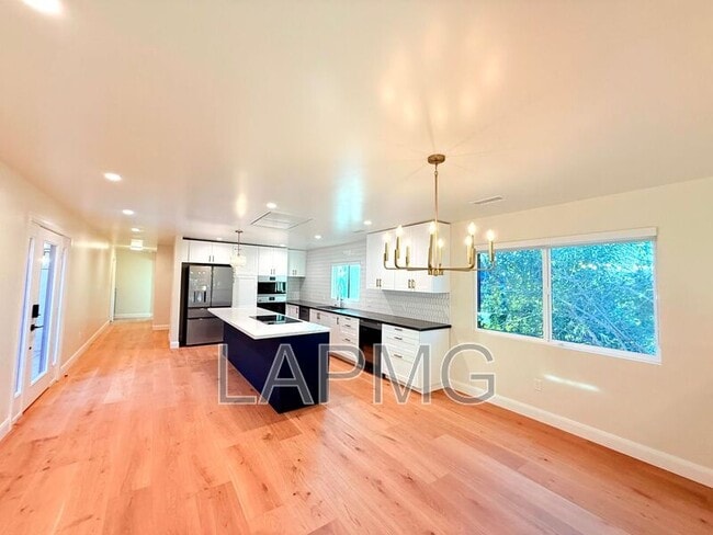 Building Photo - 4762 Charters Ave