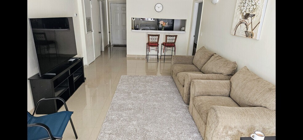 Neat apartment - 4215 SW 22nd Ln