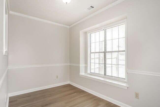 Building Photo - 7782 Hickory Meadow Rd