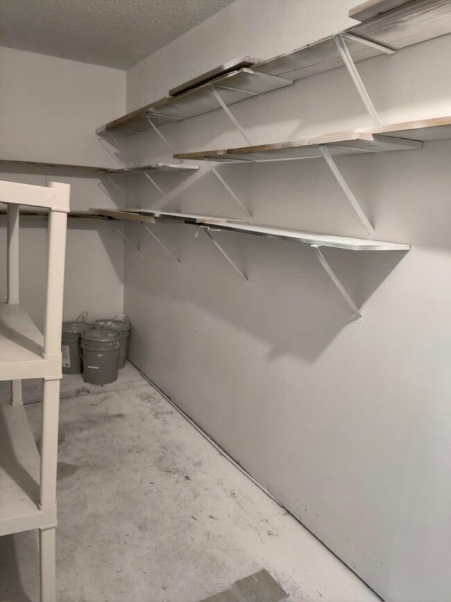 Building Photo - 2020 Allenby Rd