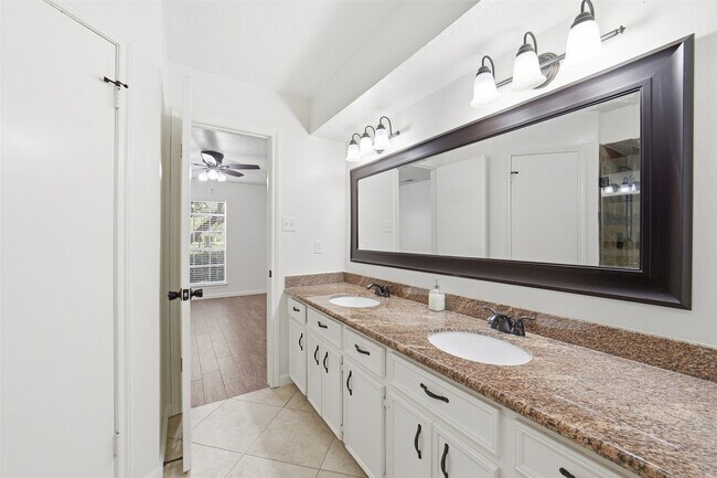 Building Photo - 1914 Abby Aldrich Ln