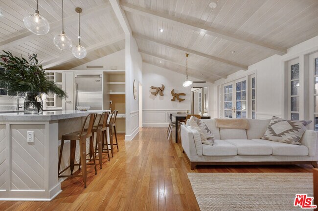 Building Photo - 163 Acari Dr