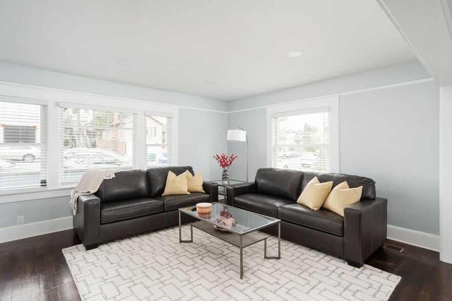 Building Photo - 2454 Union St