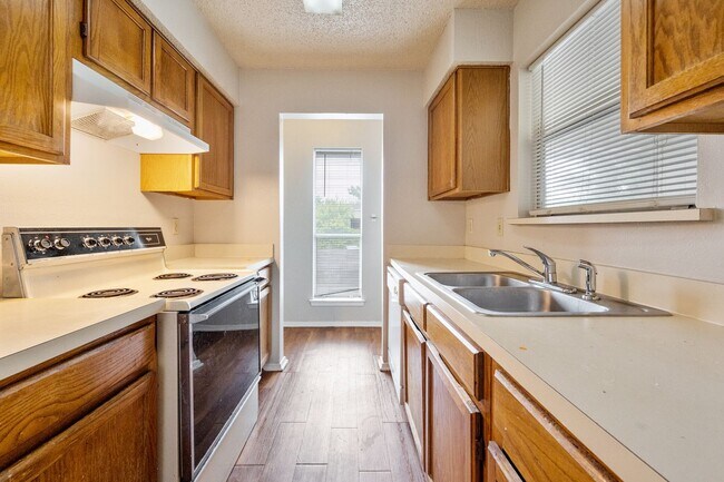 Building Photo - 614 Lillard Rd