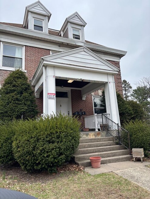 Building Photo - 517 Seneca St