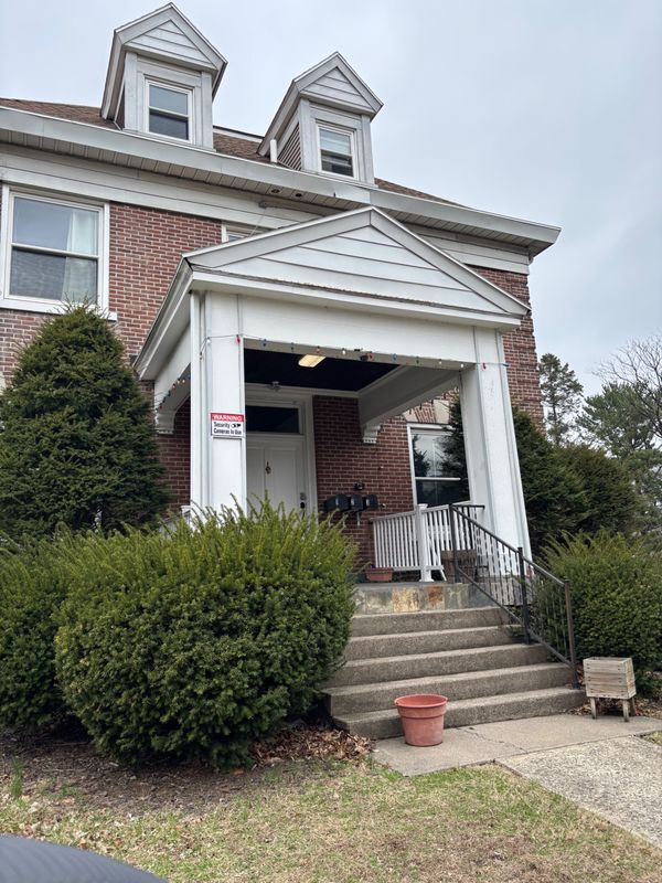 Building Photo - 517 Seneca St