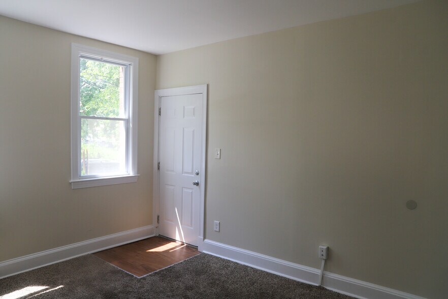Building Photo - 4424 foote st ne