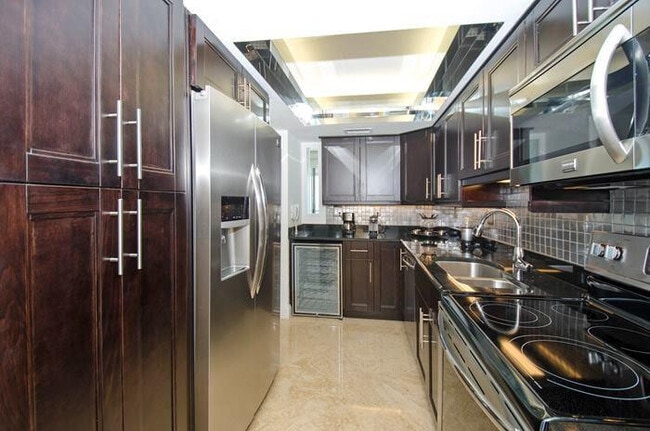 Building Photo - 333 NE 21st Ave