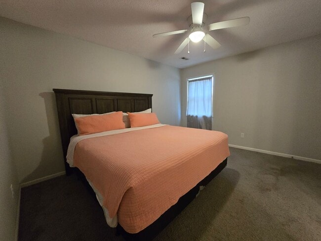 Building Photo - Waterfront, 2Bed, 2Bath, Minutes From 17 N
