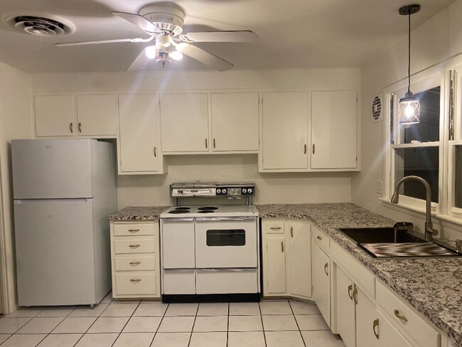 Building Photo - 1710 Alexander Cir