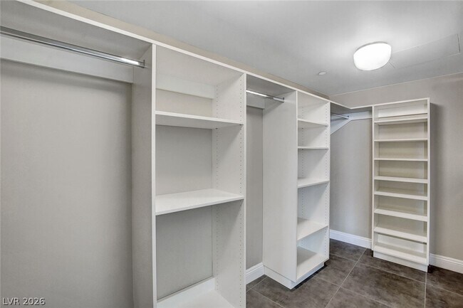 Building Photo - 222 E Karen Ave