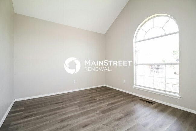 Building Photo - 4 Bedroom Pet-Friendly Home in YUKON, OK with Main Street Renewal