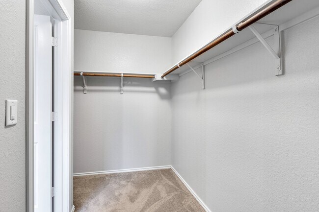 Building Photo - Charming Home with Elegant Granite Countertops and Cabinets!