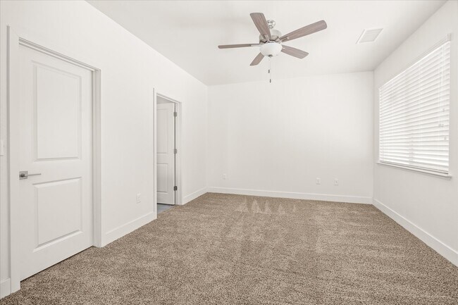 Building Photo - 40484 Bollinger Pl