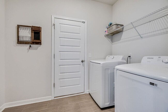 Building Photo - Spacious 4BR Home in Rincon with Fenced Yard & Modern Comforts