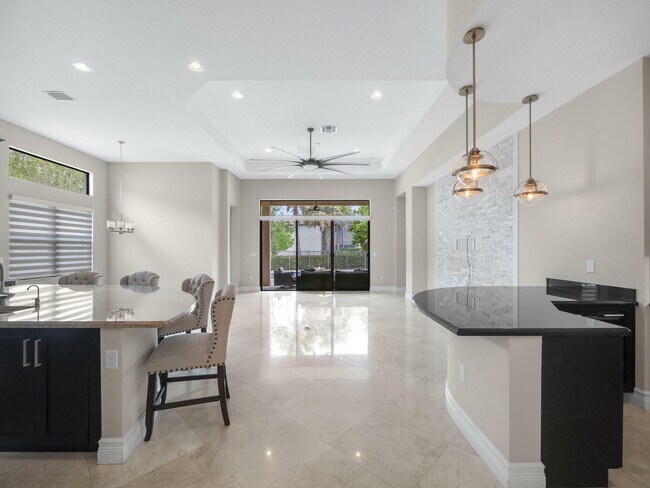 Building Photo - 9931 Bozzano Dr