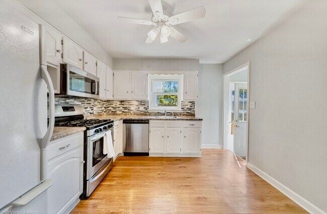 Building Photo - 509 Gierz St