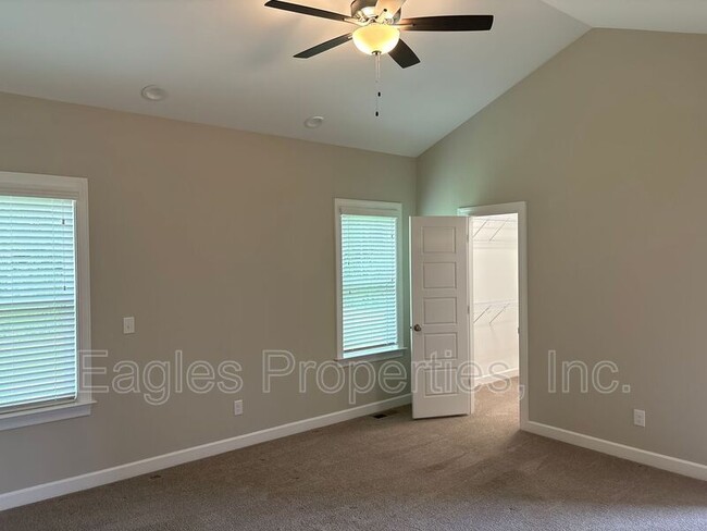 Building Photo - 106 Hawk Pl