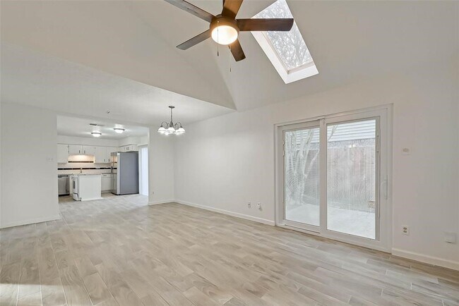 Building Photo - 12111 Poulson Dr