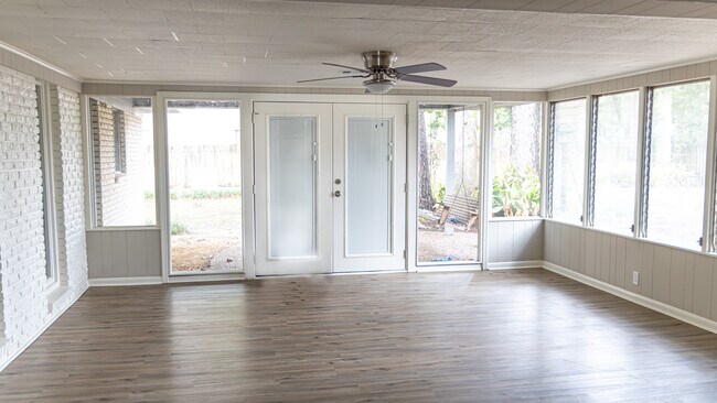 Building Photo - 309 Warren Dr