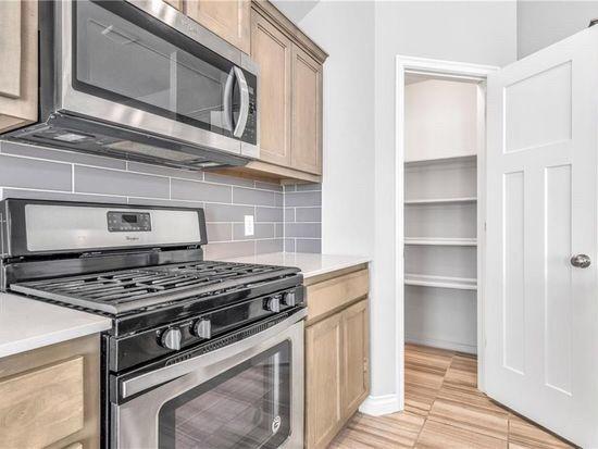 Building Photo - 806 Barbaroot Dr