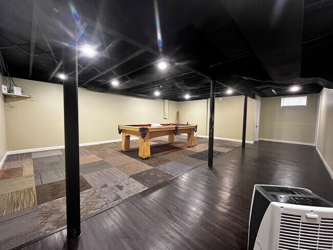 Building Photo - Wonderfull 3 Bedrooms along with 2 Full Ba...