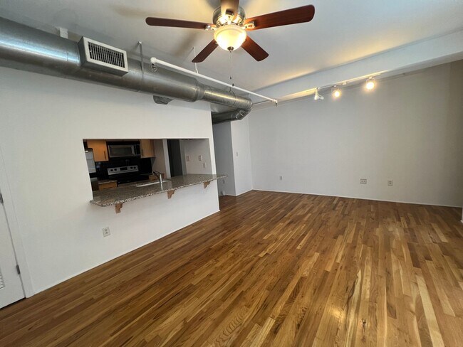 Building Photo - Amazing condo in historic Bennie Dillon Bu...
