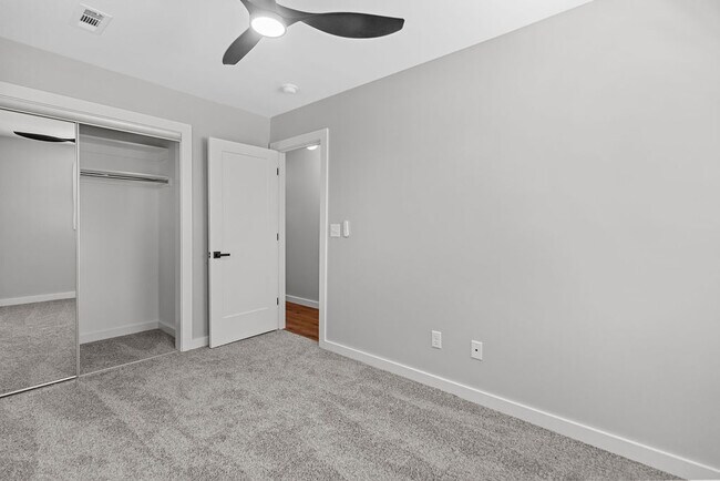 Building Photo - 809 Carson Dr