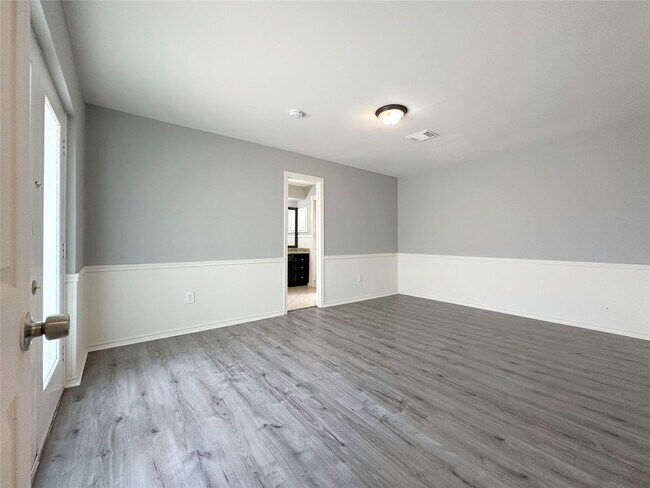 Building Photo - 6806 Winkleman Rd