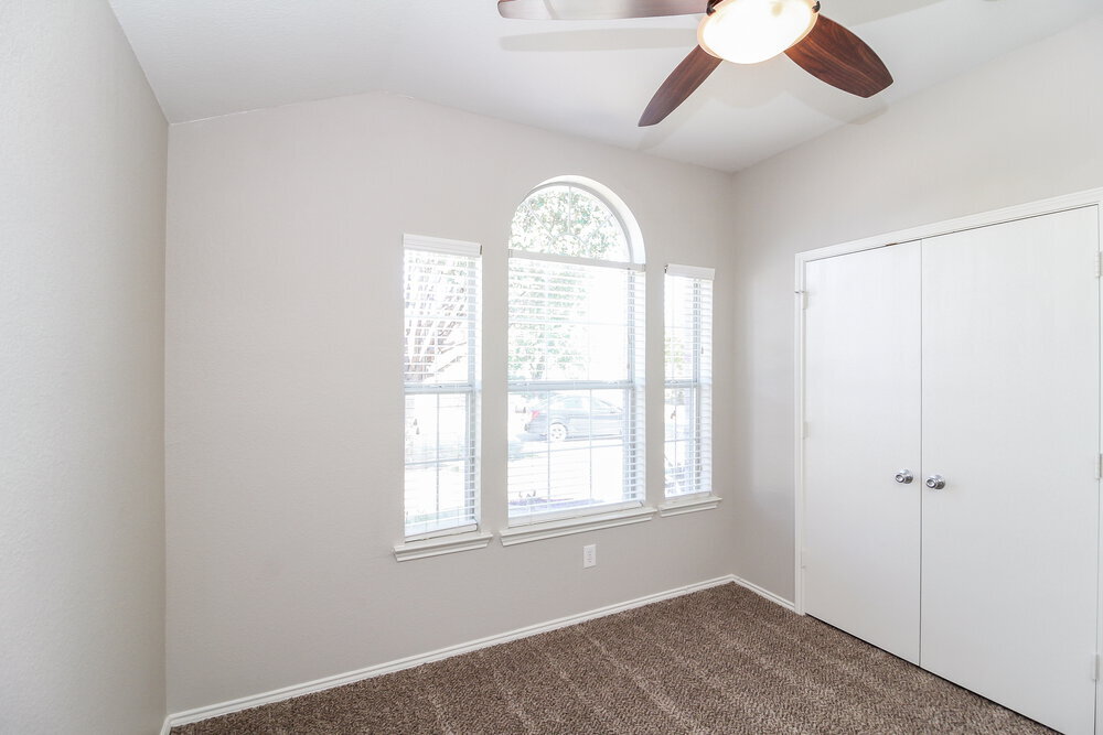 Building Photo - 1124 Sandalwood Dr