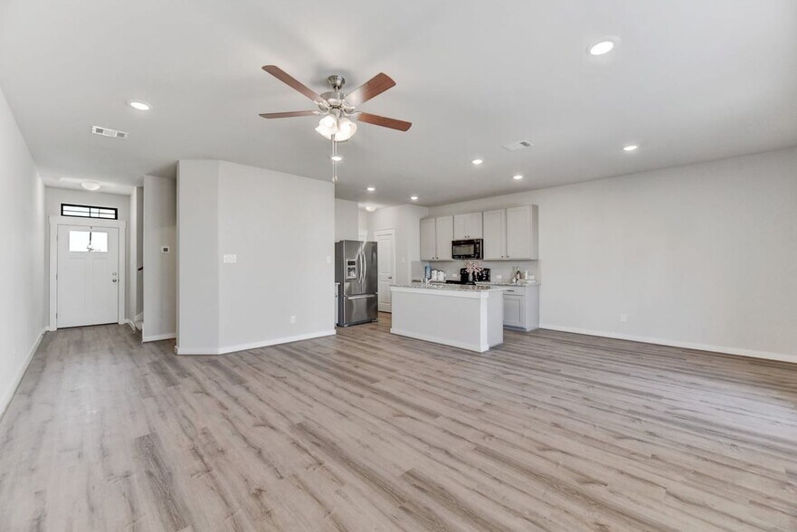 Building Photo - 252 Fieldwood Dr
