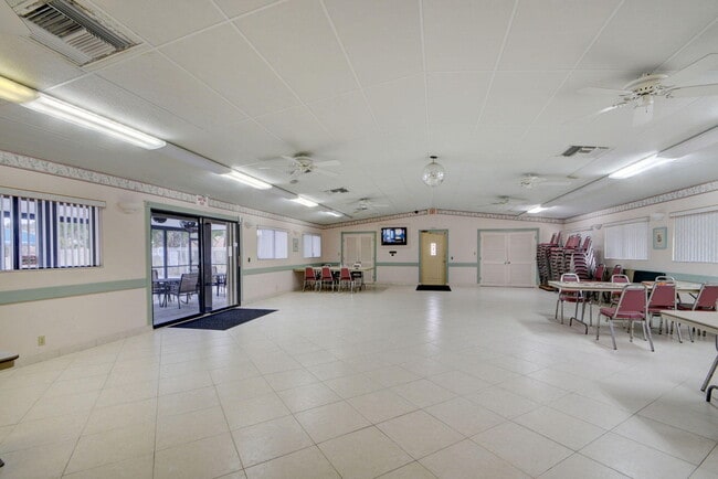 Building Photo - 511 Shady Pine Way