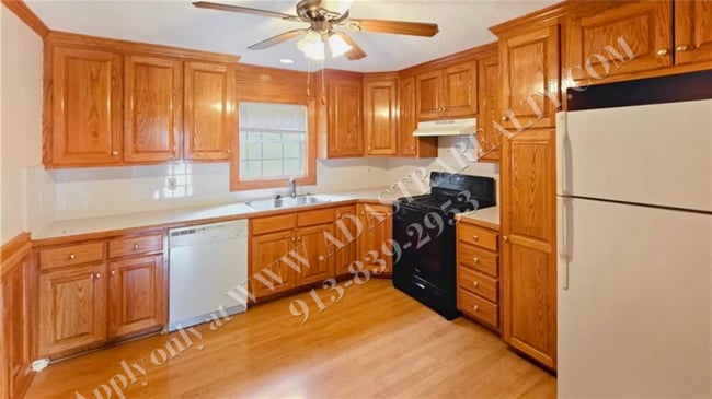 Building Photo - Cute Updated Home in Raytown-Coming SOON!!