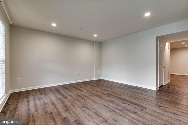 Building Photo - 7599 Taunton Ct