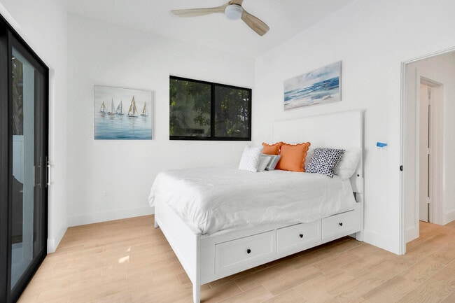 Building Photo - 1248 N Harbor Dr